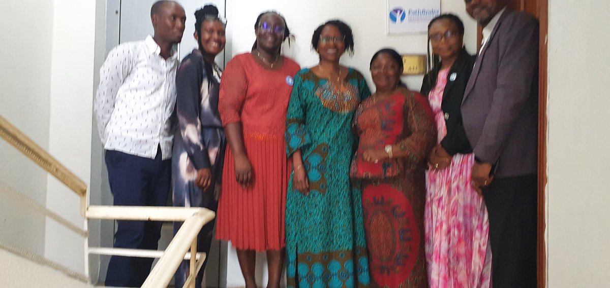 Thiomcy's tweet photo. Renforcer la dynamique partenariale, les capacités des acteurs nationaux: @MdM_France et les partenaires #ONGI dialoguent plus plus de synergies. la coordination et mutualisation des efforts entre #ONGI pour reussir ensemble. Merci #Abef, #IPAS, #MSI, #Pathfinder https://t.co/eoCJcZbQ55