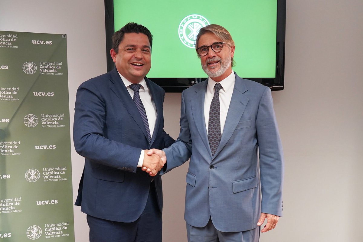 JoseMPaganAg's tweet photo. Es una gran alegría para la @UCV_svm firmar junto a @BrosetaPablo un convenio con la asociación @AmigosBroseta. Colaboramos con actividades para la dignificación de las víctimas del terrorismo y cumplimos nuestra misión como Universidad https://t.co/lPG1HkyxZY