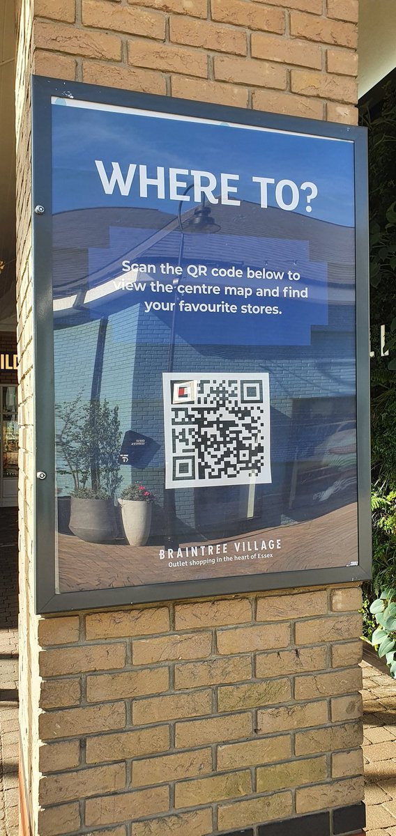 antblades's tweet photo. But...couldn't you just put the map on the sign? https://t.co/lKZ96gp8PJ