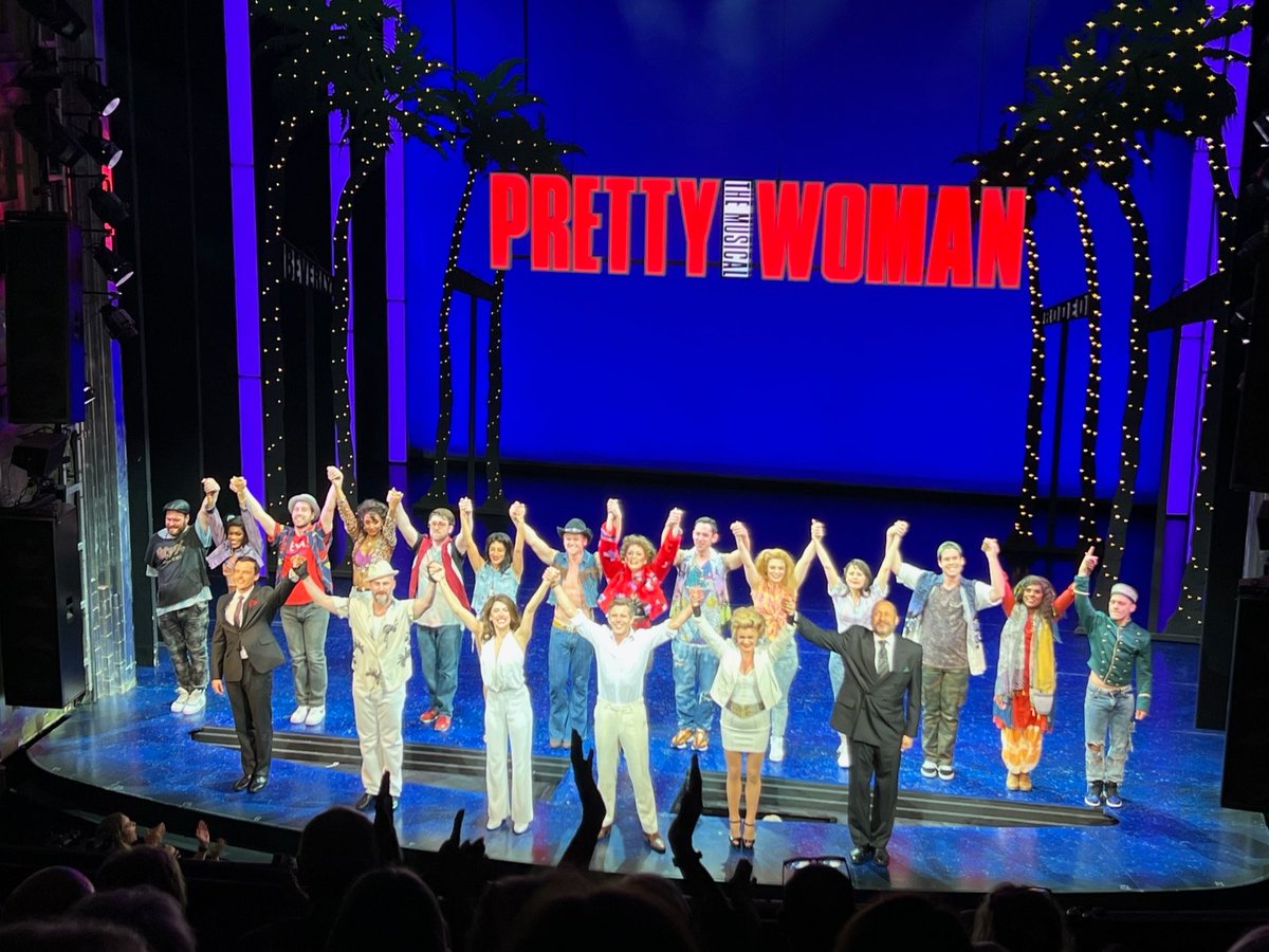 overstudies's tweet photo. Last night we went to see @prettywomanuk at @SavoyTheatreLdn! We'll be sharing our thoughts on this week's episode of #Overstudies - make sure you tune in to @InsanityRadio 4pm - 6pm this Sunday to hear our review! https://t.co/ylDyOLnZec