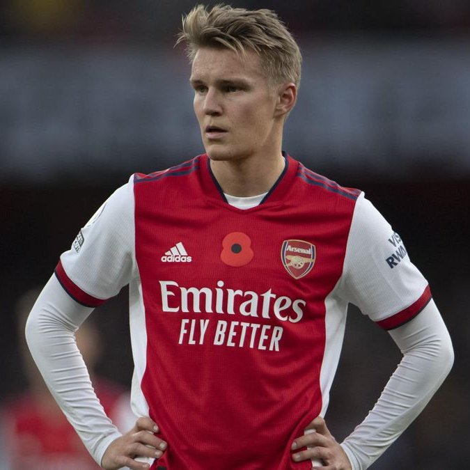 SurpriseShirts's tweet photo. If Martin Odegaard STARTS for Arsenal against Spurs in the North London Derby tonight, we'll giveaway a https://t.co/4LKMjpRTlz mystery box! 🇳🇴🔴

👇 How to enter
♻️ Retweet
✅ Follow us

That's it! Good luck 🤝 https://t.co/z10HHZdhbO