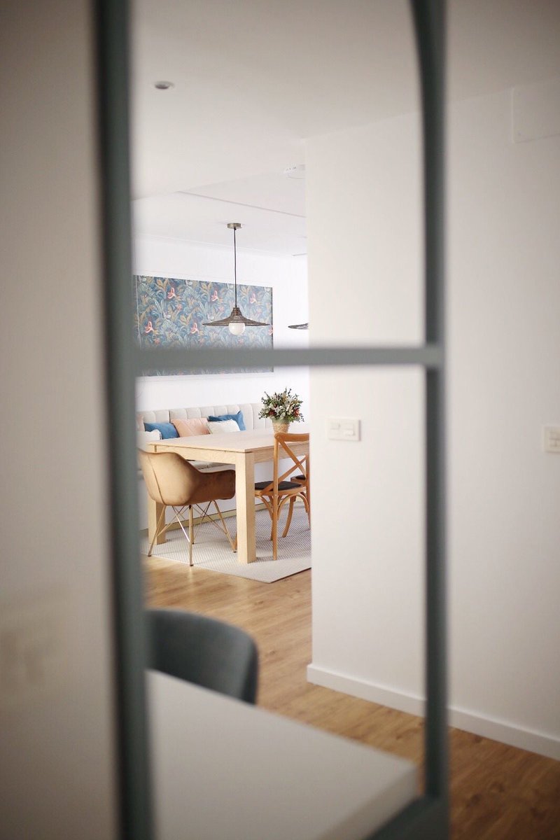 decopraktik's tweet photo. ¿Te gusta cómo queda el parquet laminado roble Alambra de Faus? Lo tienes en la colección Tempo de Decopraktik. Este piso apartamento de Valencia fue reformada por Estudio Anabel Soria y le pusieron este laminado en el suelo. https://t.co/oGVaKGX1Nl https://t.co/d8rgDCCz1O