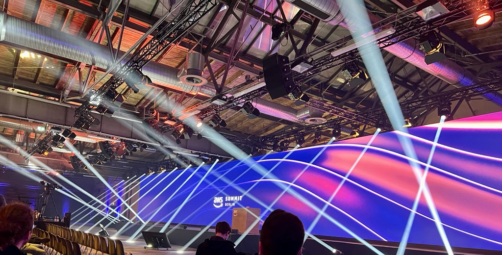 weyhmueller's tweet photo. Endlich wieder eine Konferenz in der STATION Berlin. #AWSSummit https://t.co/JUVmR2SbbG