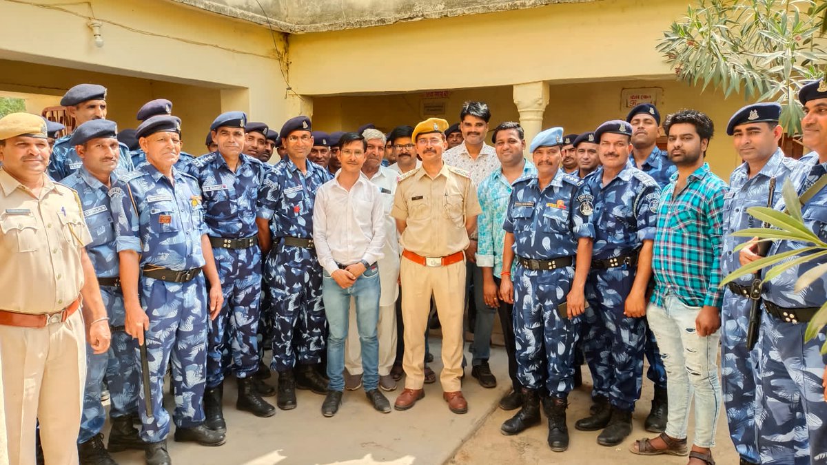 PawanKu97642797's tweet photo. दांता मे रैपिड एक्शन फोर्स की टीम क़ा स्वागत । https://t.co/XLJmCpcAcw