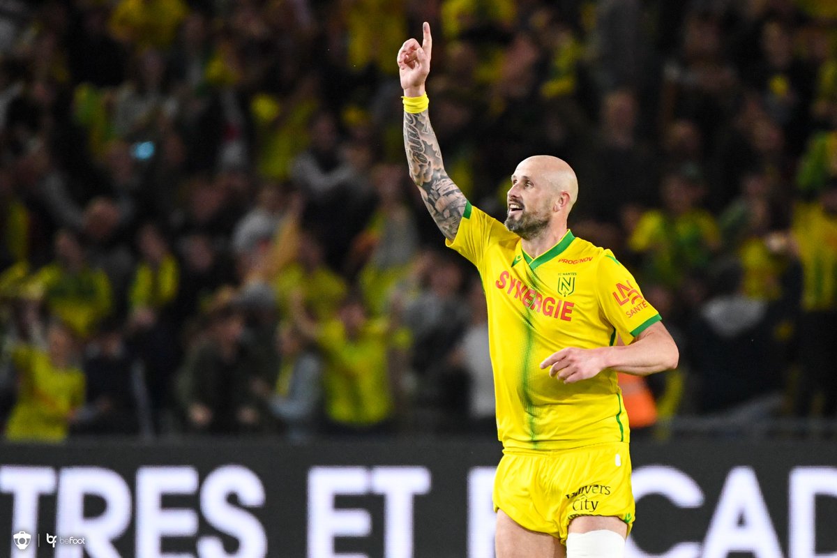 _BeFootball's tweet photo. Nicolas Pallois : « J’ai trop entendu les Rennais chanter "on est chez nous, on est chez nous". Il fallait les éteindre. On est à Nantes, ça se respecte ».

(Zone Mixte) https://t.co/gTao2Y4EZm