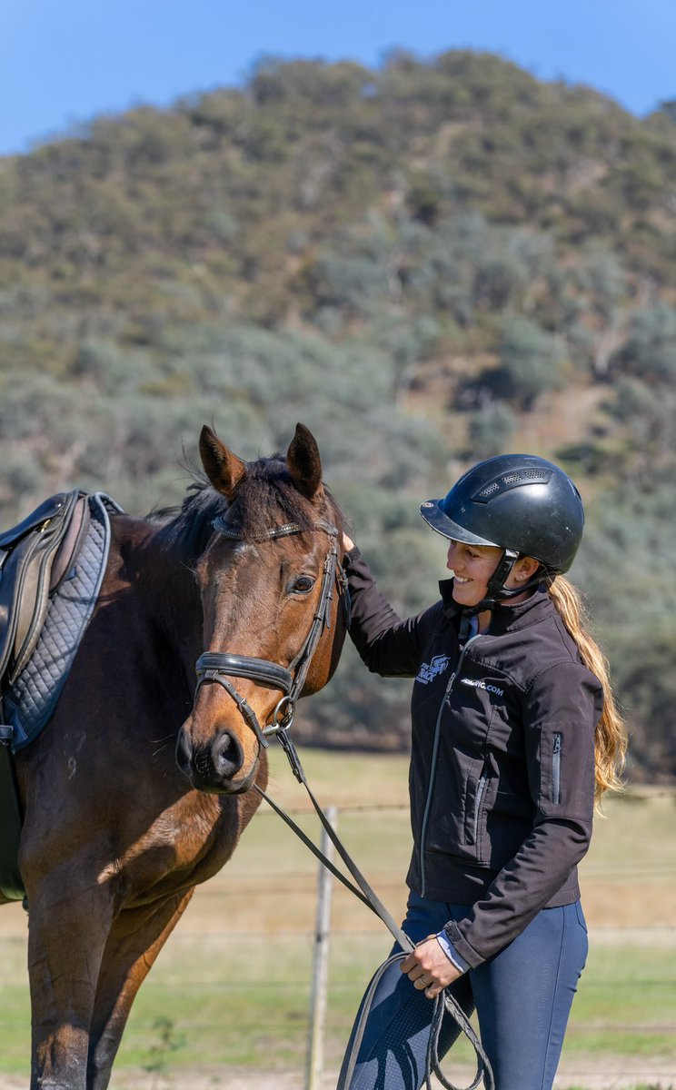 RV_OffTheTrack's tweet photo. Great images of RV Acknowledged Retrainer Sophia Landy & #RESETProgram thoroughbred Giovanni Battiste! https://t.co/1LELOwTDbH