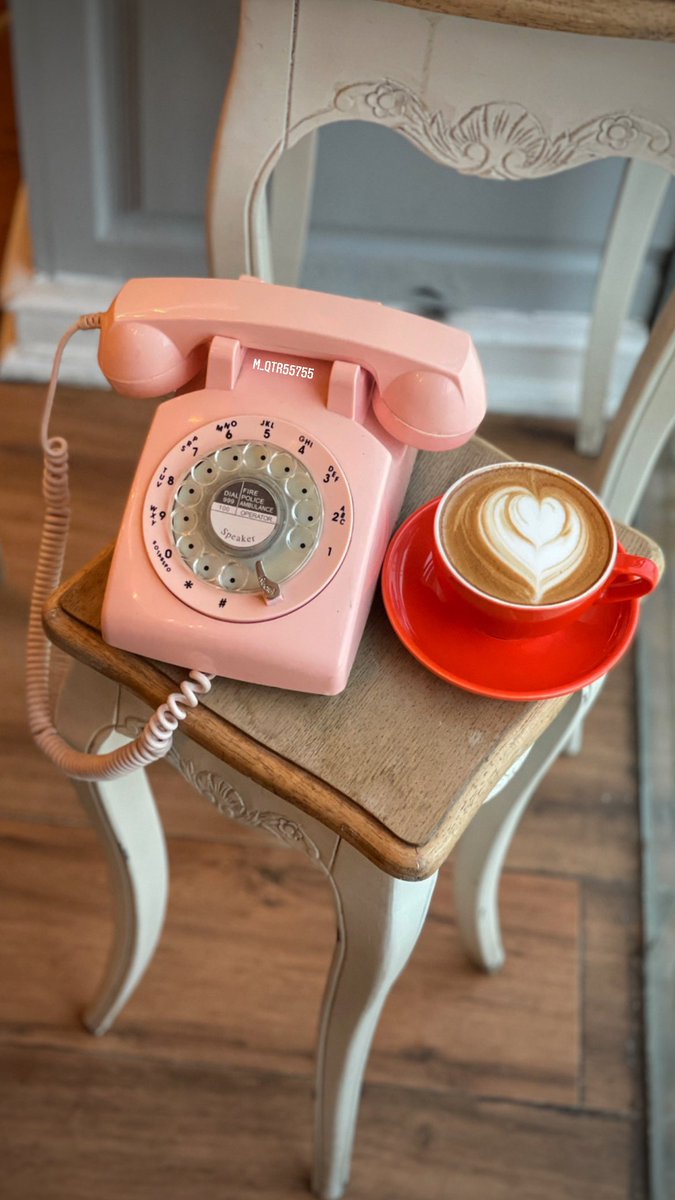 ✍️
.. 
في لحظة صمت..!
أصوات كثيرة عابرة..
لغات مختلفة..
نبرات متفاوته..
نبض مربك ..
لـ صوت قديم ..
انتهى بكوب قهوة..!
شكراً لمن سأل عني ..🧡
تقديري وكل احترامي🙋🏻‍♀️
#هـمسآت_نآبَضهـ ❤️