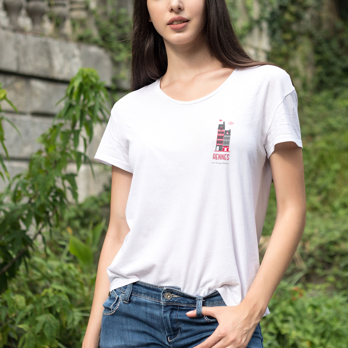 farbay_editions's tweet photo. Cette année en collaboration avec @tourismerennes Far bay Éditions vous propose ces t-shirt en coton biologique pour femmes et hommes au design emblématique de la marque.
Rendez-vous dans la boutique du Couvent des Jacobins 🙌

#farbayeditions #rennes #bretagne #destinationrennes https://t.co/TXfqBU66M6