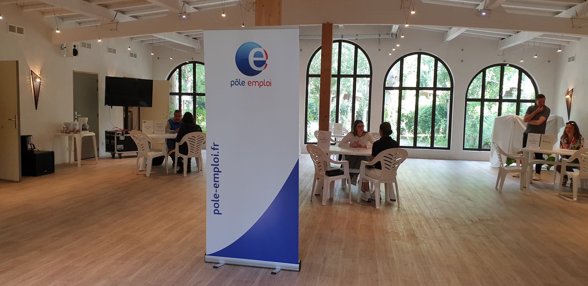 NielMaga's tweet photo. C'est parti pour la matinée portes ouvertes au camping Le Serignan Plage de 9h à 12h. Une vingtaine de postes à pourvoir dans les métiers de la restauration, surveillant de baignade et dans la sécurité, en partenariat avec #Poleemploi_oc #Beziers https://t.co/VLQMSIzWj0