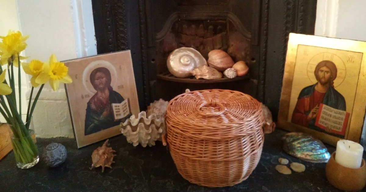 poppysfunerals's tweet photo. Who can collect them? How can you transport them? Where can you scatter them? Seven things you need to know about scattering or keeping ashes in this week's blog: https://t.co/rOSf1b5MqQ #talkingdeath https://t.co/nA2Tmplb1W