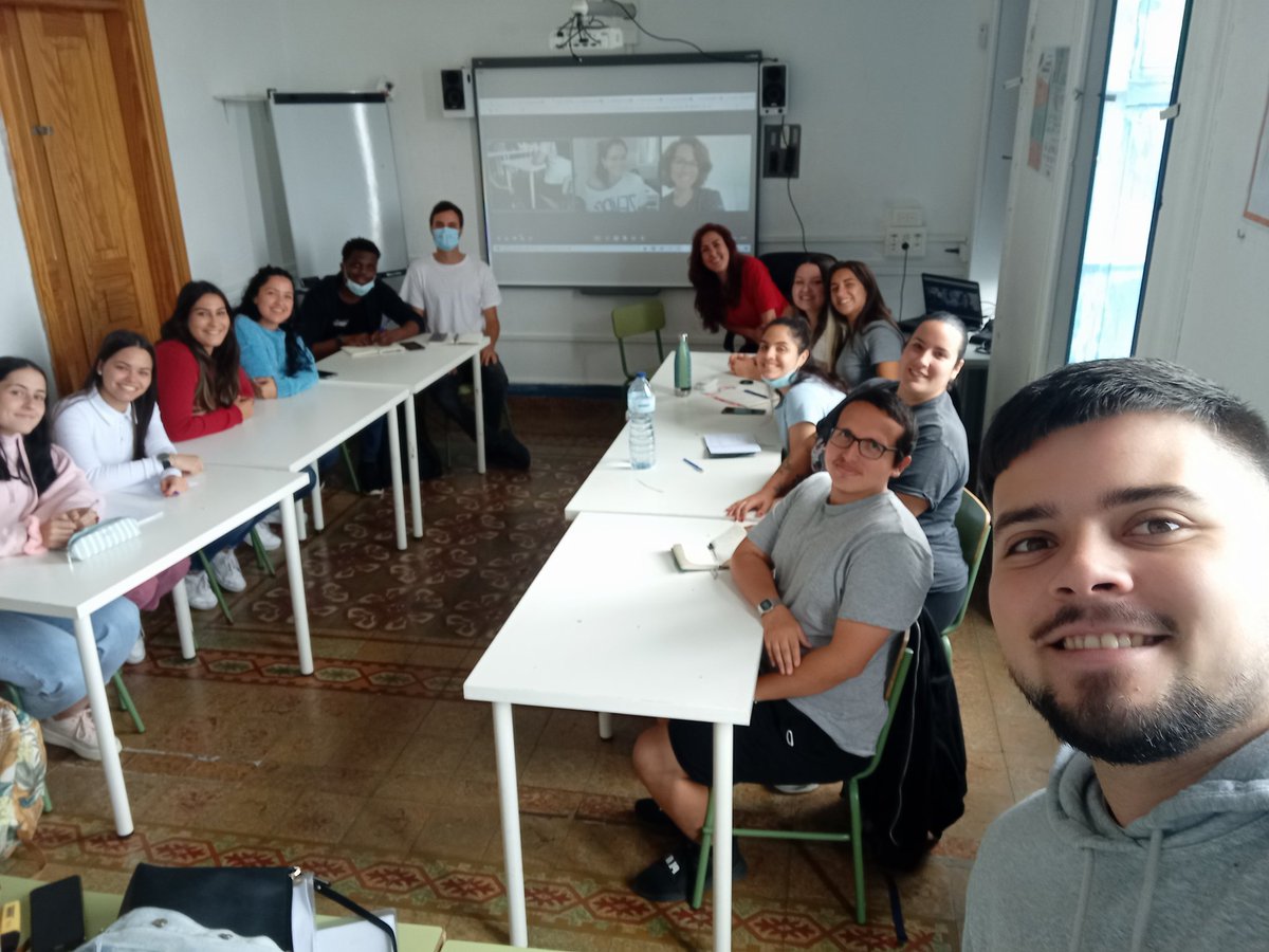 ¡Primera reunión del equipo de infancia casi al completo viéndonos las sonrisas presencialmente!