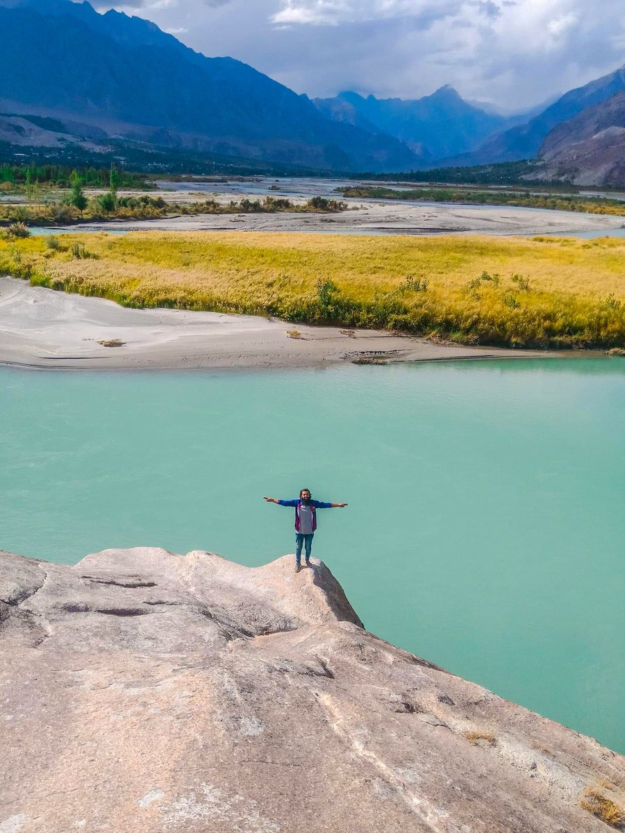 jahangirnekhalo's tweet photo. In the arms of nature 🏝⛰

This view will welcome you when you enter in Gahkuch,Dist Ghizer.

#GilgitBaltistan #Ghizer #tourism #PHOTOS https://t.co/kgmP8cYrLf