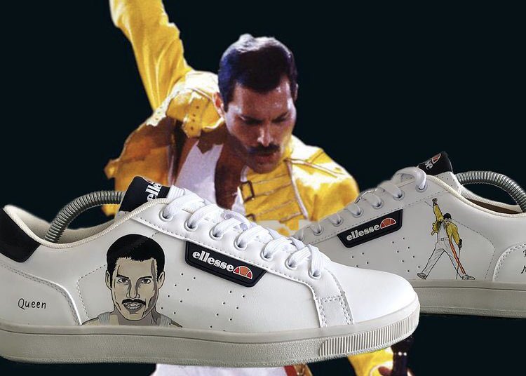 customshady1's tweet photo. News Freddie Mercury 🎤#FreddieMercury https://t.co/BgfMbf79M6