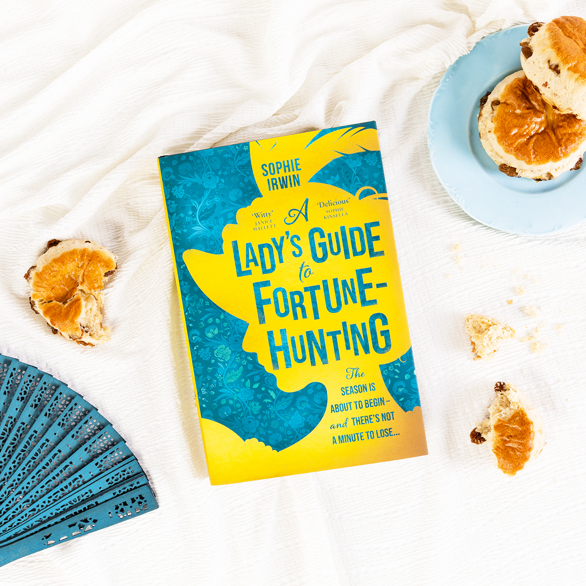 HQstories's tweet image. Readers, we invite you to the debut of the season!

They say all is fair in love and war. But Kitty Talbot is about to start QUITE the scandal…

Today our friends at @HarperFiction publish the brilliant #LadysGuide by @sophieHirwin. We can&apos;t wait to read 📚