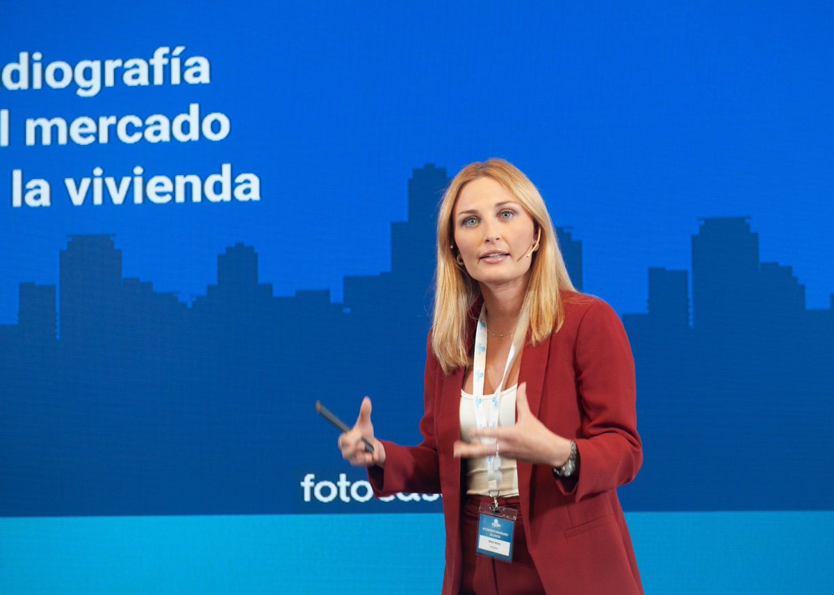 MariaMatos_MM's tweet photo. En @fotocasa participamos y colaboramos en el III Congreso Inmobiliario de Galicia organizado por #AGALIN, donde junto a otros profesionales y expertos pudimos reflexionar, compartir experiencias y opiniones sobre la evolución del mercado y las tendencias futuras. https://t.co/XmP8o2OecM