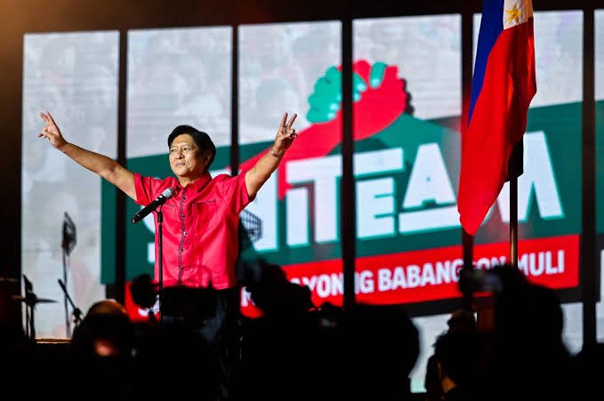 alphaomega0410's tweet photo. The majority will remember the aftermath of this election. LP can no longer rebound even if they change colors with the same faces. Always remember the masses are the living king makers💯 Treat them with respect. They choose our leaders😉 31 Million strong for PBBM ❤️💚✌️👊🏻🇵🇭 https://t.co/GP6dQoMsrN