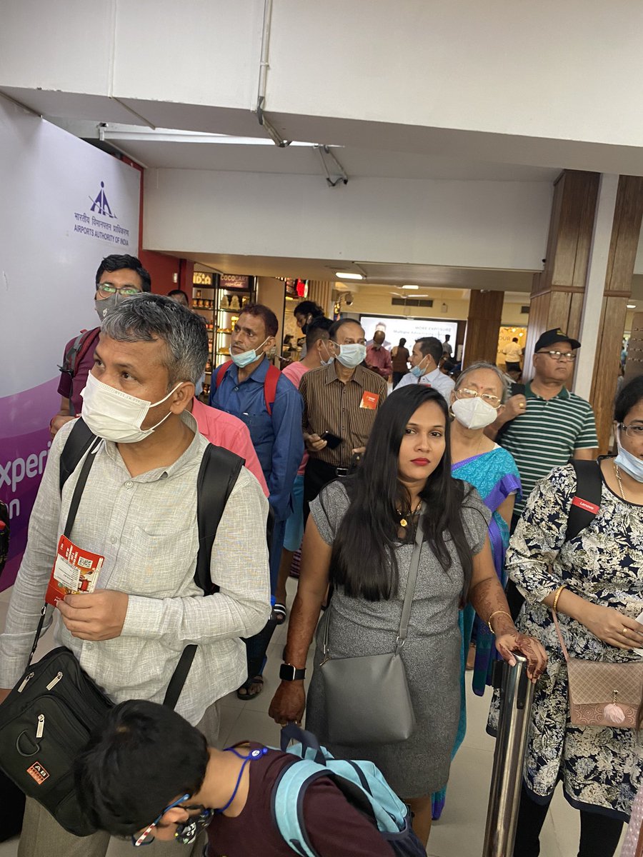 aShuz11's tweet photo. Pathetic service @flyspicejet as we have been waiting to fly from Ghy to Silchar for the past 50 mins without any prior intimation. No wonder your routes of success are spicing up negatively! #SpiceJet #Airlines #Pathetic #IndiGo #Air https://t.co/A4c83l5WYe