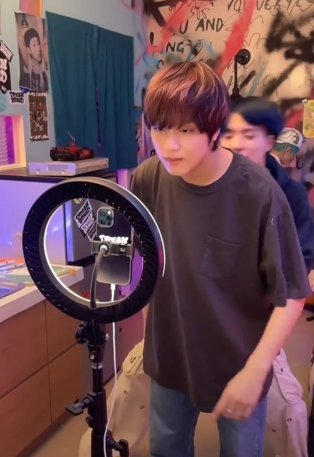 ihaecyou's tweet photo. yes haechan you're handsome https://t.co/BO2zBa0YUS