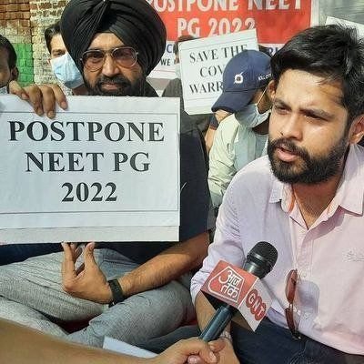 AravindEtukela's tweet photo. All we’re asking is our basic right. We hope that you help us in these unfortunate time.
#POSTPONENEETPGBY10WEEKS

@narendramodi
@mansukhmandviya
@MoHFW_IND
@NBEMS_INDIA
@NMC_IND
@PMOIndia
@dpradhanbjp @OfficeOf_MM @DghsIndia https://t.co/1hsrfWlX2J