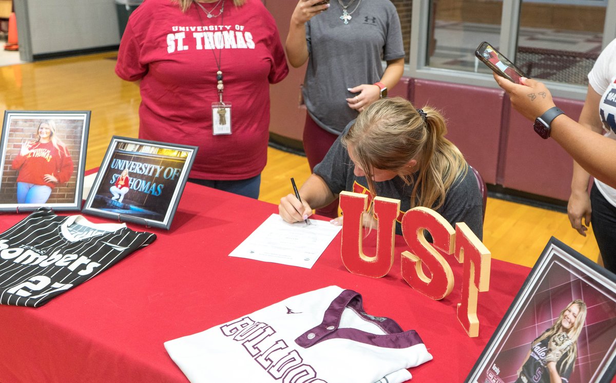 Waller_HS's tweet photo. On to the next level!! Congratulations to these ladies and all their accomplishments here at WHS! #BulldogPride
Good luck at the next level! #BulldogsMakingHistory https://t.co/inpUD10Zea
