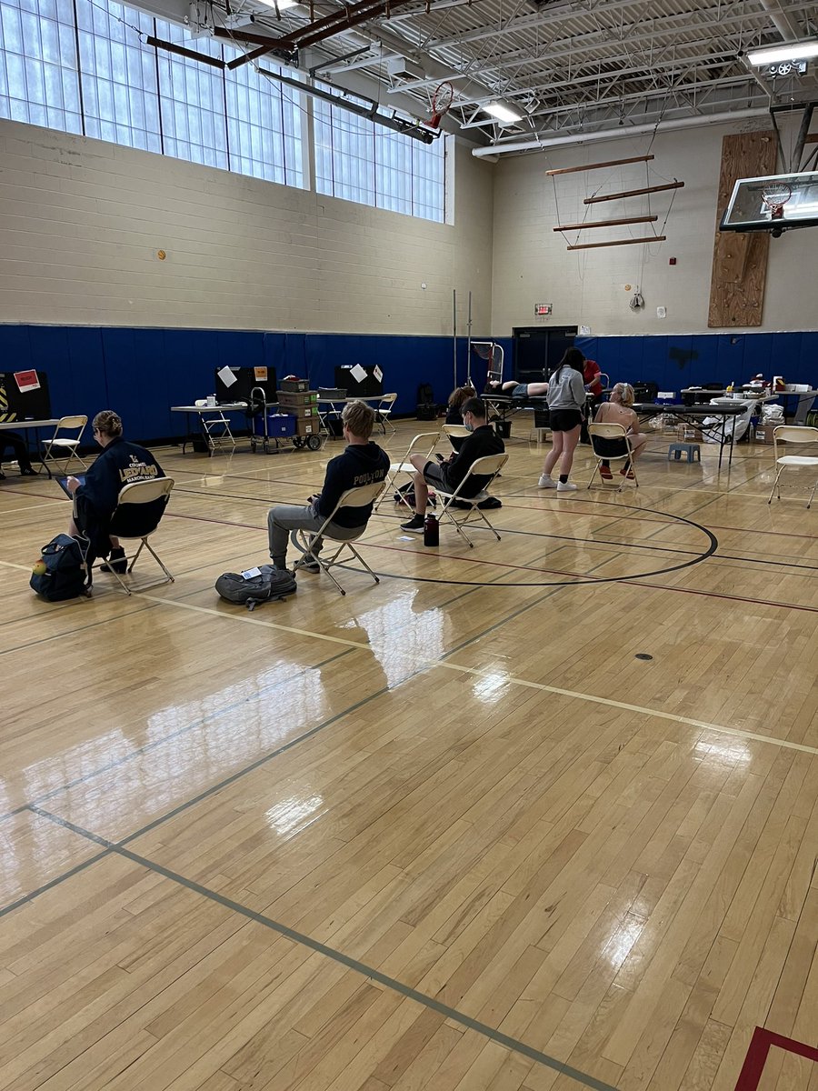 CongressLhs's tweet photo. Students and staff rallying to save lives at the Spring Blood Drive. https://t.co/2jWfY1AxF5