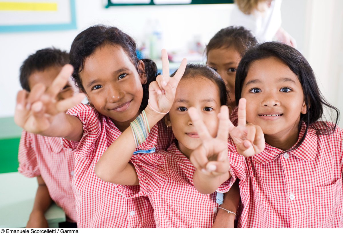 Nad_Alves's tweet photo. 👭🏻 🎓 #ADEducation s’engage auprès de l’association Toutes à l'école et soutient ses actions pour favoriser la scolarisation des jeunes filles défavorisées au Cambodge.
https://t.co/a8c3Y7wbQY 
#engagement #education #toutesalecole https://t.co/KfAw3rgXOX