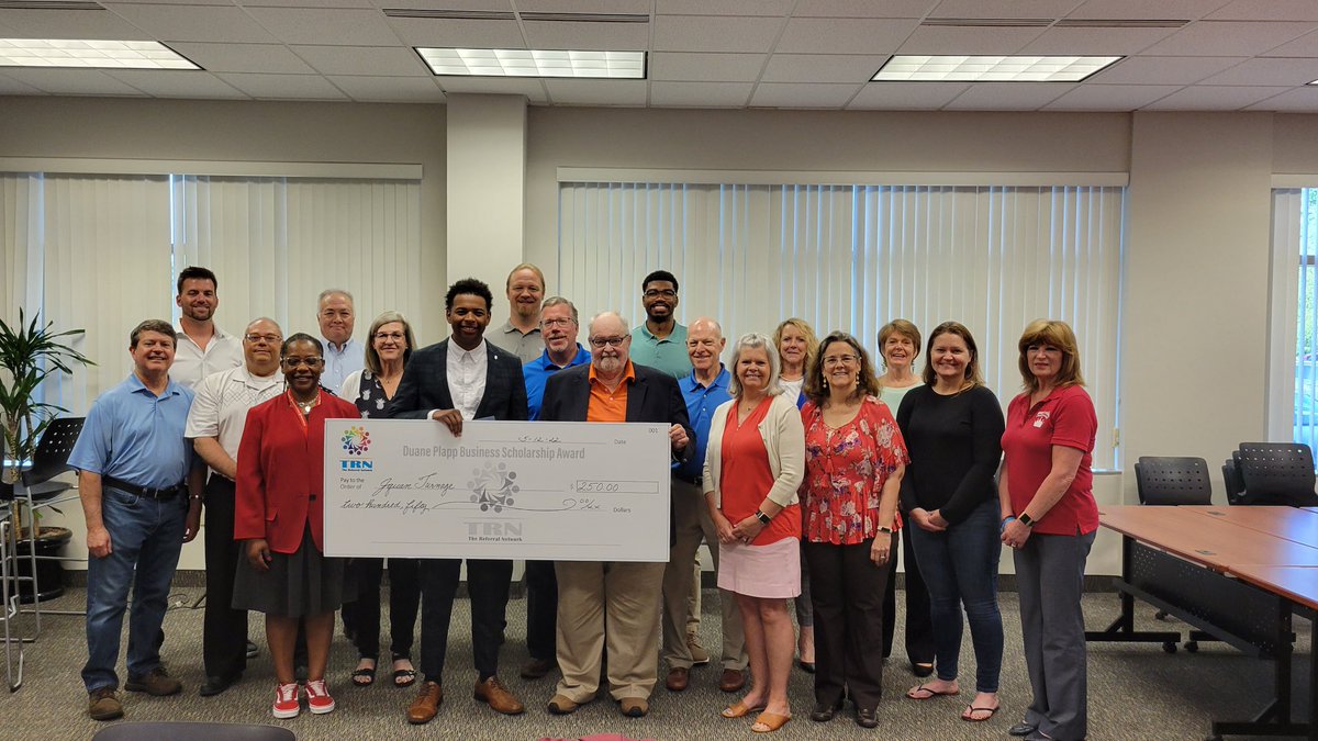 TBurton_Empower's tweet image. Jaquan Turnage, PHS Class of 22, accepts the inaugural Duane Plapp Business Scholarship Award from TRN a member of the Northern Cincinnati Chamber. #vikingdiff @PCSDViking