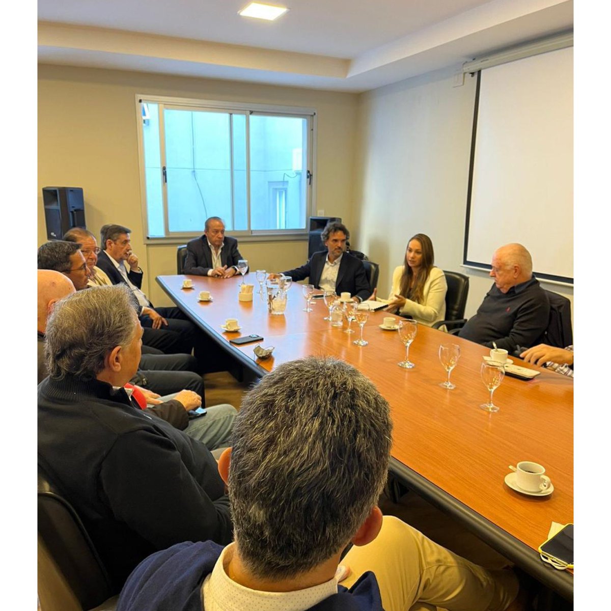 CelePenaPro's tweet photo. En #Corrientes nos reunimos con representantes de @FECORRctes, @FECtes y de la Asociación de la Producción, Industria y Comercio #APICC 🙂. Intercambio de experiencias en busca de acciones que favorezcan el desarrollo competitivo de nuestras pymes💪🏻 @BApyme @chrisbauab @jlgiusti https://t.co/RPy5E7eT6h