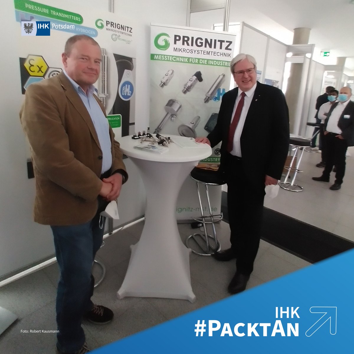 IHKPotsdam's tweet photo. Mehr als 300 Menschen sind heute beim #Energietag #Brandenburg an der BTU Cottbus-Senftenberg mit dabei👏🙌 Auch unser Schwerpunktthema "#Ausbau der Erneuerbaren #Energien" steht heute im Fokus der Veranstaltung. IHK #PacktAn und macht sich auch hier für das Thema stark 💯 💪 https://t.co/7WcdUu5t21