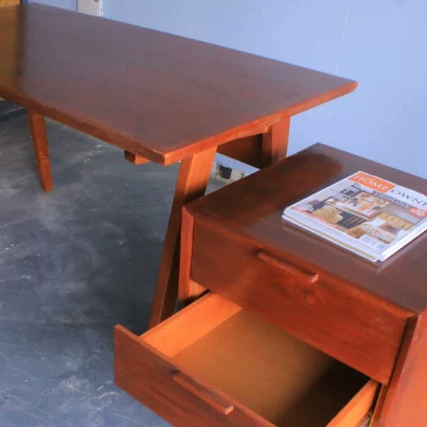 PLDMANUFACTURI1's tweet photo. End of Week Special!!!

 4 tier Custom Shelving Unit 
Was P1799.99 Now P1199.99

Solid Meranti Office/Study Desk 
Was P3999.99 Now P2499.99

ALL READILY AVAILABLE 

Call or WhatsApp 74177517 https://t.co/I9oh1w2V6L