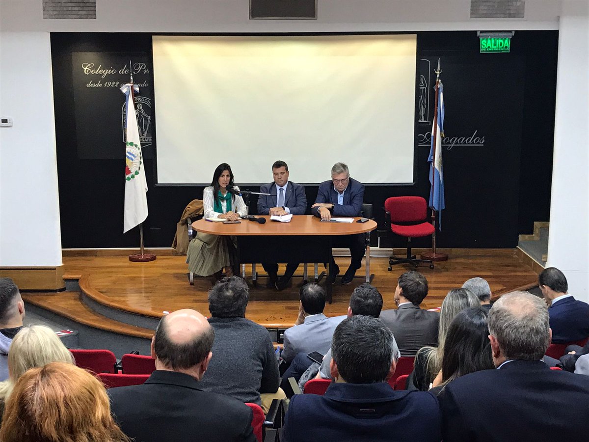 mbeesellares's tweet photo. En el @colabroorgar partipamos de la charla organizada por su Presidente @GaldeanoLucas y su Comision Directiva junto a los Consejeros por el estamento de los abogados/as @JimedelaTorreBA y @CM_Matterson quienes dialogaron con los asistentes sobre la jurisdiccion de Rosario. https://t.co/7vSbTpbUj1