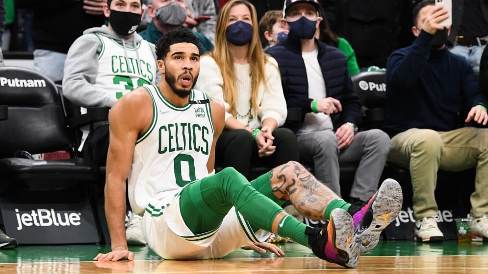 Hate it when <a href="/Khris22m/">Khris Middleton</a> does it. Hate it when <a href="/JHarden13/">James Harden</a> does it. And hated watching <a href="/jaytatum0/">Jayson Tatum</a> shoot a J and just fall down without being touched last night, hunting a foul. <a href="/NBA/">NBA</a> this is embarrassing. T these guys up. This is why the Olympic teams were laughing at us.