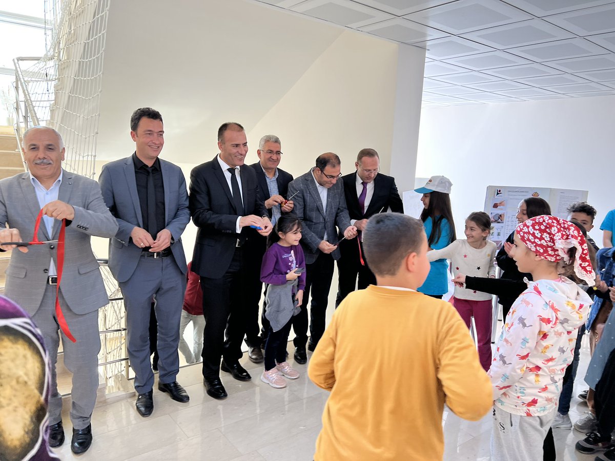 Tübitak 4006 Bilim fuarımızı tamamladık il Milli Eğitim Müdürümüz Sayın Deniz EDİP Beye, İl Mem Müd Yard. Orhan DANIŞ’a ve Şube müdürlerimize teşekkür ederiz.Katılım sağlayan Okul Müdürleri Öğretmen ve öğrencilerimize teşekkür ederiz @BilsemMeb <a href="/mramazanbarin/">Ramazan Barın</a> <a href="/mem_siirt/">Siirt İl Millî Eğitim Müdürlüğü</a> <a href="/varmik/">Prof.Dr.Kemal Varın Numanoğlu</a>