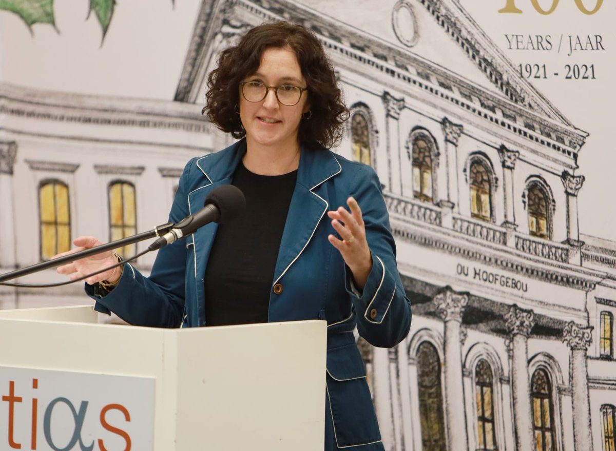 CFSJ_MPlan's tweet image. Dr Vanya Gastrow refers to Zimbabwe’s response to foreign-owned businesses and how regulations since 2010 have not been particularly successful. #ExpertRoundtable #Immigration #SocialJustice #Xenophobia