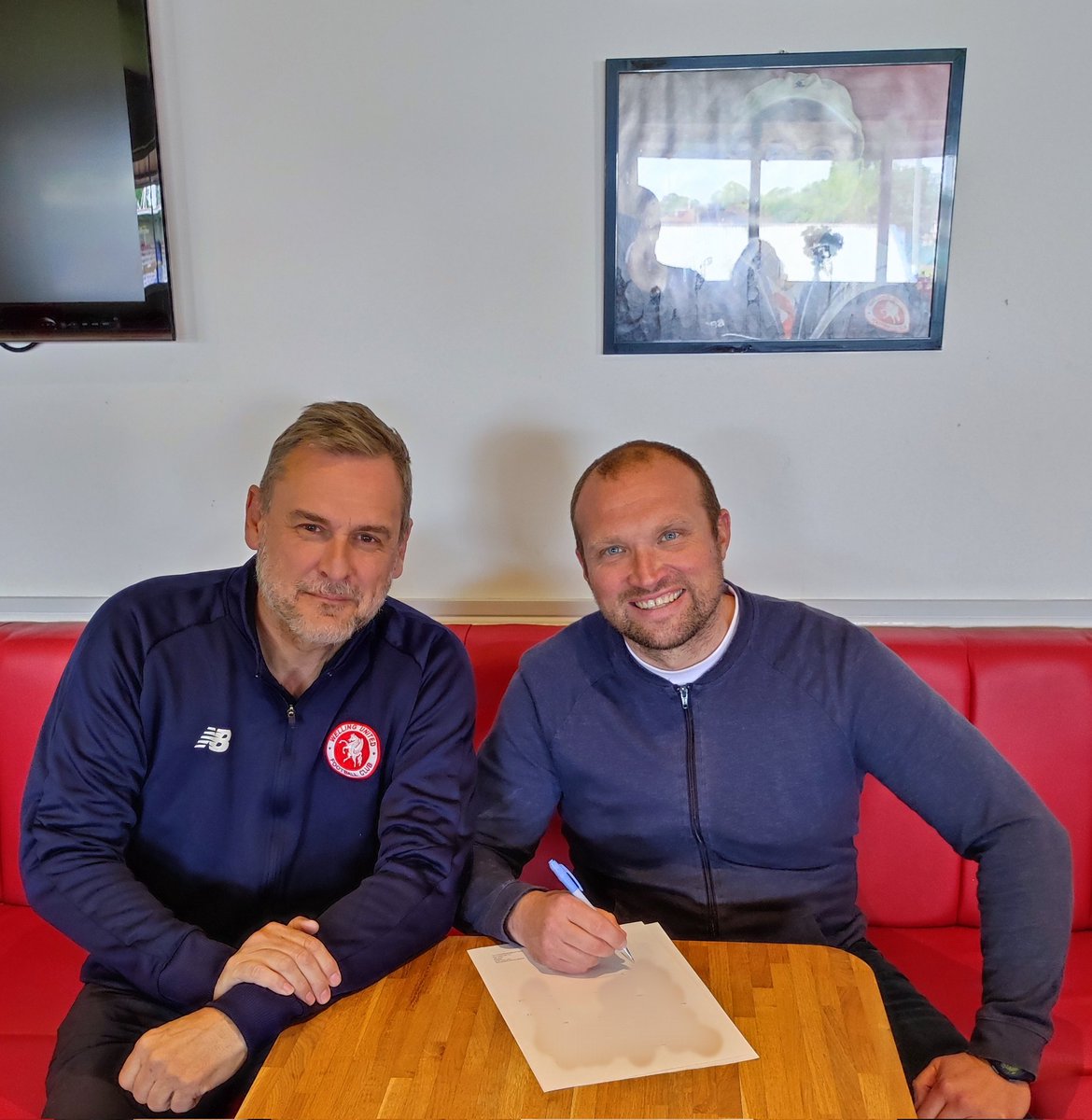 wellingunited's tweet photo. Welling United are delighted to announce Warren Feeney has signed a new deal with The Wings as First Team Manager for the 2022/2023 season. https://t.co/1MovuFRSVY