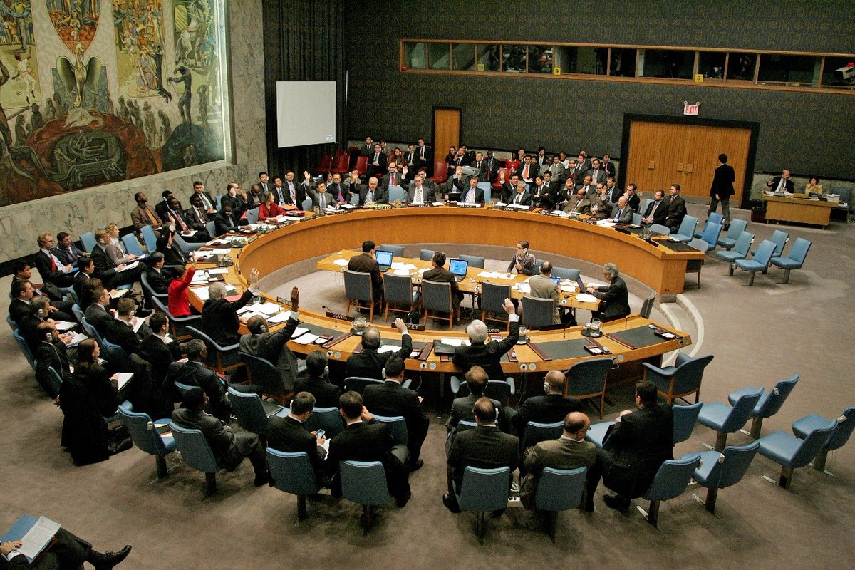 TMCAsser's tweet photo. 📰In a recent blogpost for @opiniojuris, @TMCAsser intern @FlorentBeurret discusses #Russia’s latest (ab)use of the veto in the #RussianInvasionofUkraine 

Beurret writes that #veto limits in the face of #juscogens violations exist in #internationallaw.

➡️https://t.co/aI9RYkw5GJ https://t.co/p0ERohOlbX