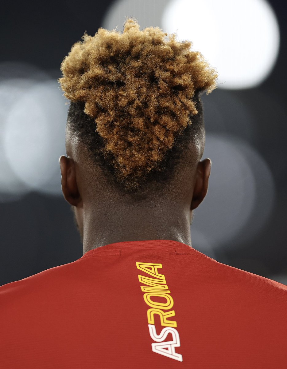 UEFAcom_it's tweet photo. Lo riconosci? 🧐

#UECL | @OfficialASRoma https://t.co/tpNAgZIbDr