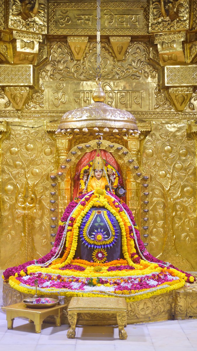 Somnath_Temple's tweet photo. श्री सोमनाथ महादेव मंदिर,
प्रथम ज्योतिर्लिंग - गुजरात (सौराष्ट्र)
दिनांकः 12 मई 2022, वैशाख शुक्ल एकादशी - गुरुवार 
सायं शृंगार
05221743 https://t.co/9yf7Hdyagp