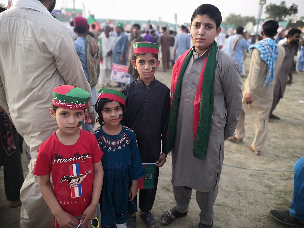 iamhassan9's tweet photo. In ko kese roko gay?? ❤️ #AttockJalsa #امپورٹڈ__حکومت__نامنظور https://t.co/1RTiDiDswY