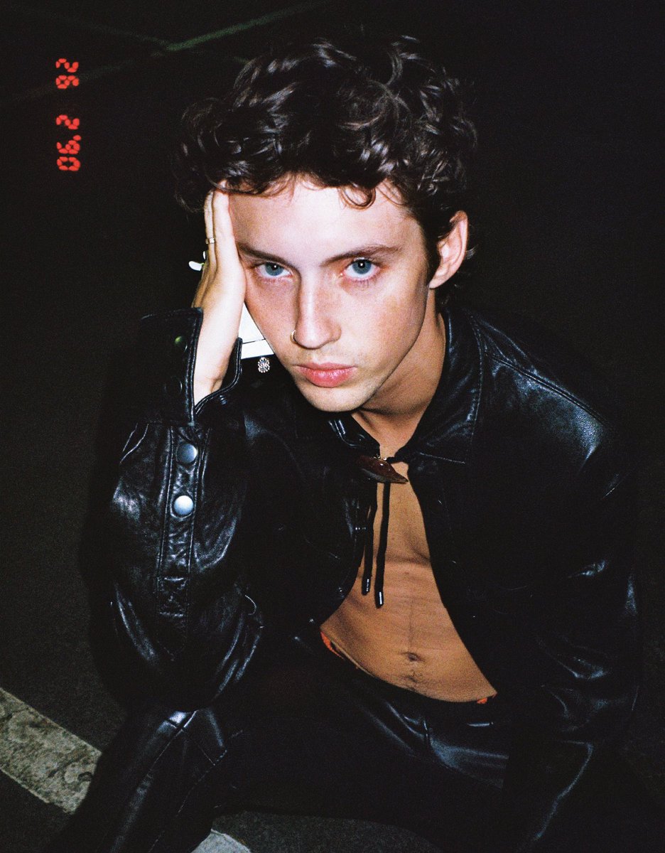 UpdatedTS's tweet photo. 🎶| Troye has received his first BMI Pop Music Award for his songwriting on his hit collaboration ‘You’ 💜 https://t.co/ucUBmC5MGN
