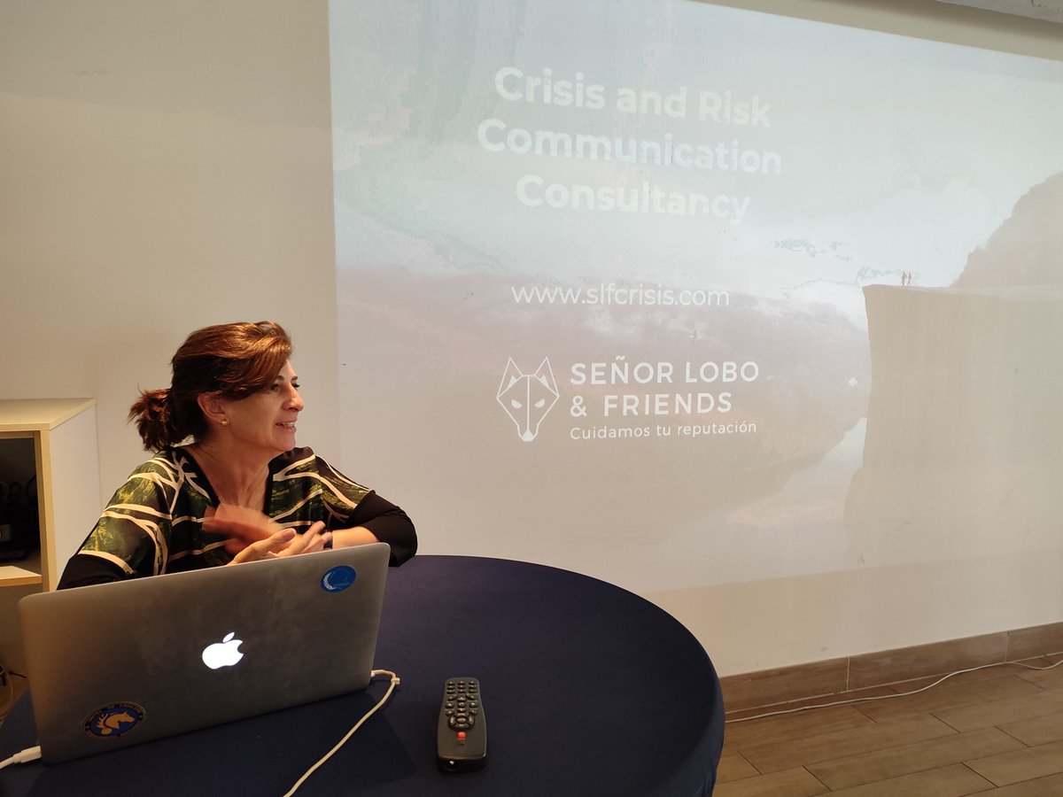 MariaLuisaMoreo's tweet photo. En #Gante, hablando de @SrLoboyFriends en la reunión anual de #CCNE #Crisiscommons https://t.co/RS8DaaDHIs