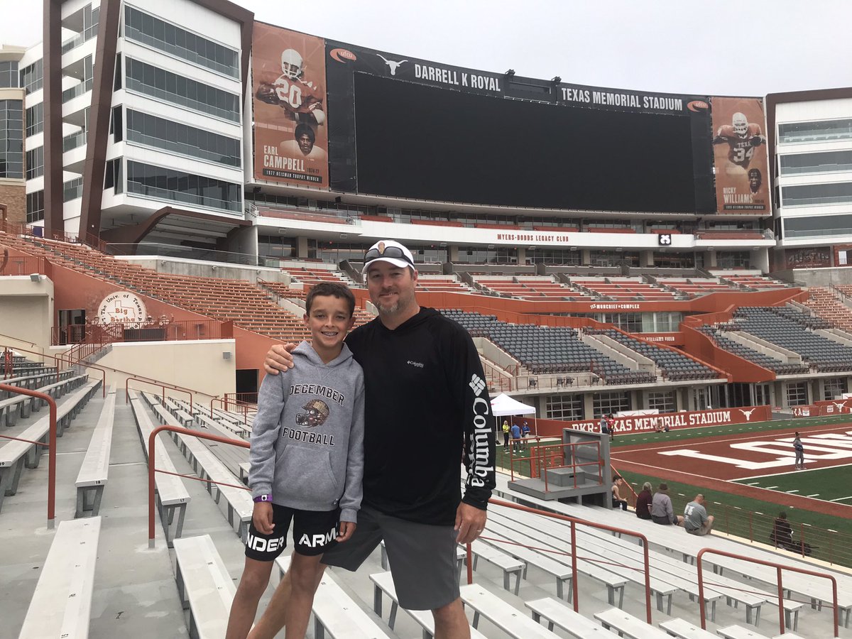 Coach_Fagan30's tweet photo. If you’re going to skip school might as well be for a good reason like @uiltexas State Track meet hosted by @TexasTFXC ! Rhetts pretty pumped to be at DKR Stadium @TexasFootball Ready to see some @WboroTrackXC bring home some 🥇hardware!!! #Blessed #WorkingForPeanuts #BOROTUFF https://t.co/FSH7M2K71C