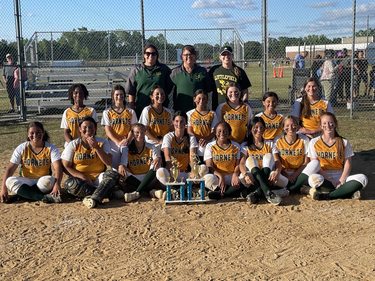 jaelyn_h08's tweet photo. Conference champs and county middle school champs. I am extremely proud of how my middle school season ended. We were a young team but boy did they put in the work! I am extremely proud of being apart of these girls! #lastmiddleschoolgame #champs #littlefield https://t.co/gsjFSLNmJA