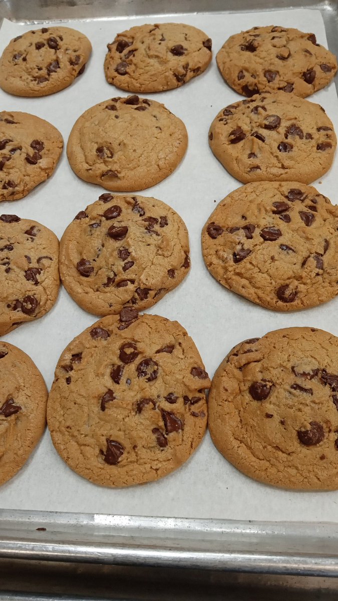 chef_mcintyre's tweet photo. Every time... Scrumptious fresh baked chocolate chip cookies let's eat https://t.co/Zl0NGsPPsk