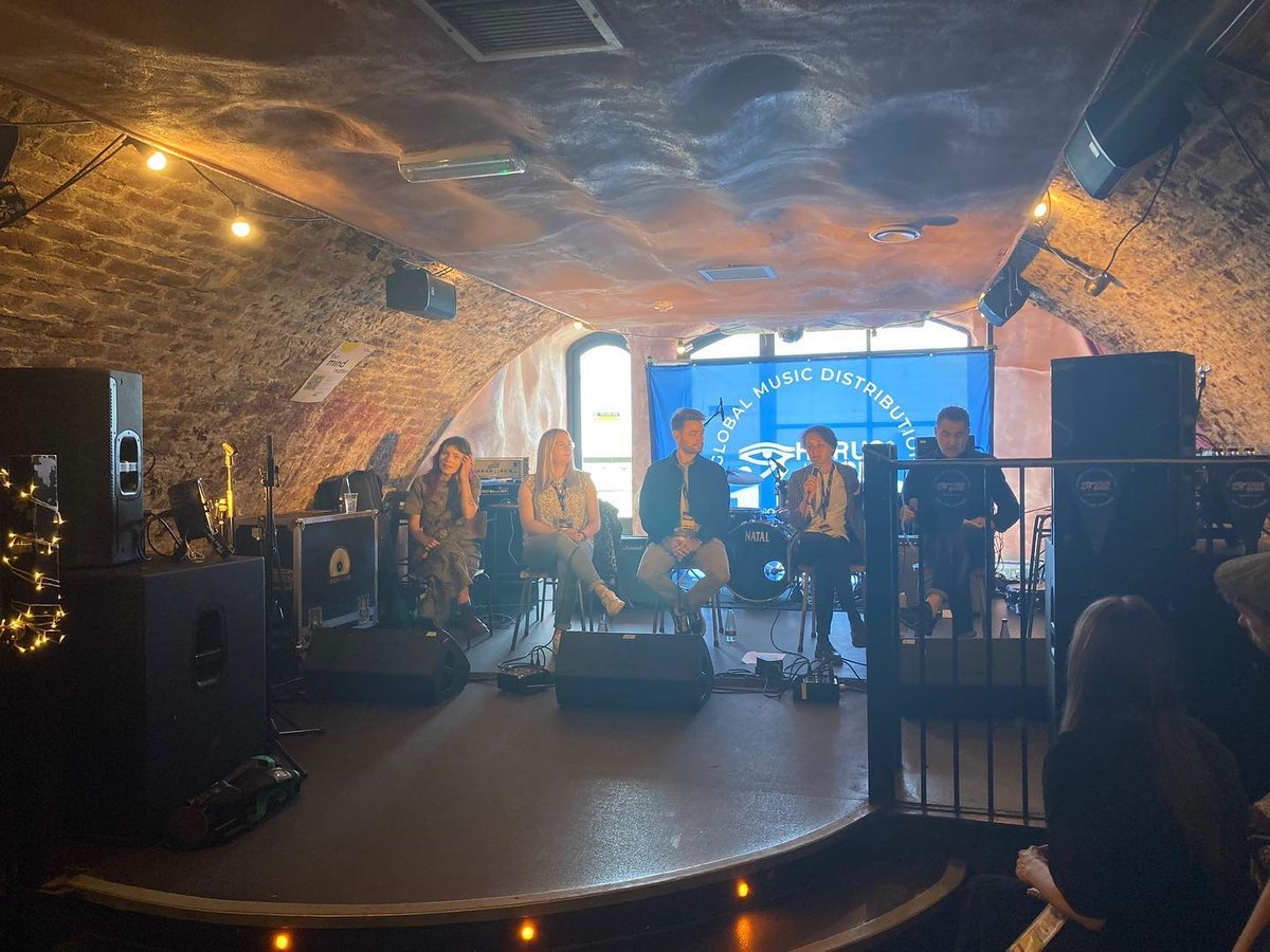 HorusMusic's tweet photo. Great start to @thegreatescape with our Indie vs Signed panel featuring perspectives from @bloomdewilde @AnaraPublishing @Deezer and @NowhereTalent
https://t.co/L82wEoQ5LI
#musicdistribution #TGE22 #independentartists #independentlabels https://t.co/FP3vpOTBfg