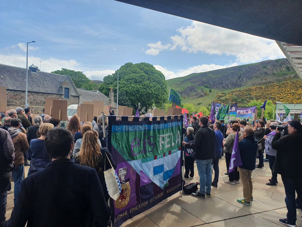 Motivated strikers at the <a href="/EISFela/">EISFela</a> rally today. This won't end without a fair pay offer!

Disappointed that when I bumped into @_KateForbes she didn't seem to know anything about the dispute. Is education not a devolved issue?