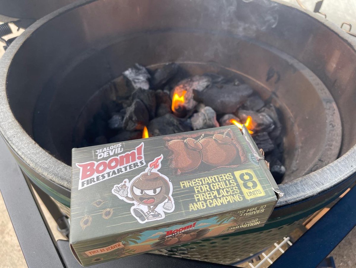 ChrisMarksBBQ's tweet photo. Using @jdcharcoal new βBoomβ fire starters in the XL Green Egg. Love them !!!! #BOOM BOOM #Jealousdevil #greenegg #threelittlepigsbbqproducts https://t.co/Ef23R437rn