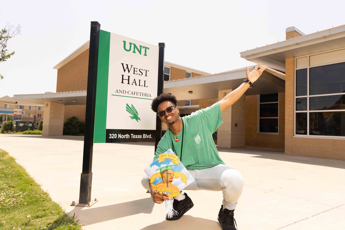 GenetEfron's tweet photo. May 13,2022 8 am ⁣
⁣
B.S. in Kinesiology with a minor in Chemistry  ⁣
⁣
Mr.UNT out 

📸: @Sobapictures 
🎓:@kelshareese https://t.co/uxUl6jei0F