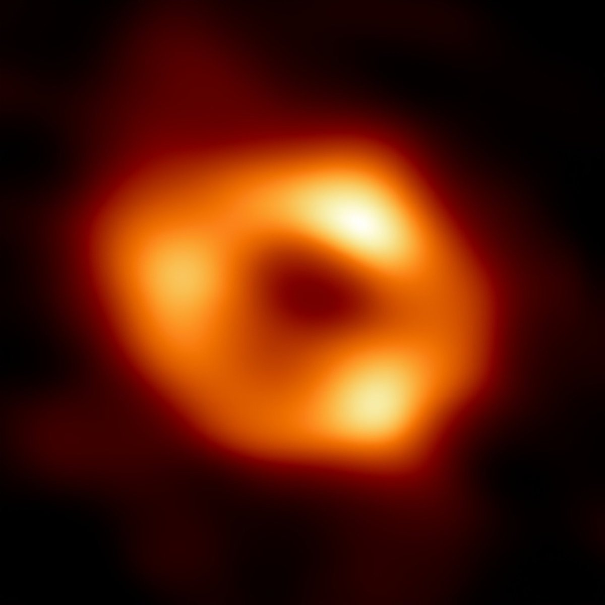 astrocarlaa's tweet photo. Es oficial: @ehtelescope revela la primera imagen directa del agujero negro en el centro de nuestra galaxia, dándonos una prueba contundente de su naturaleza.

Una vez más, Einstein tenía razón.

Manden preguntas usando #askEHTeu y astrónomos alrededor del mundo las responderemos https://t.co/RZ12qd5fmr