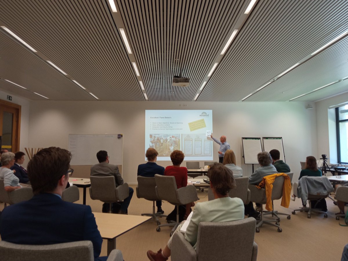 KaranNovo's tweet image. Moi interesante o evento e o intercambio de coñecementos sobre as #DemoFarms e os #AKIS

Esto non para!